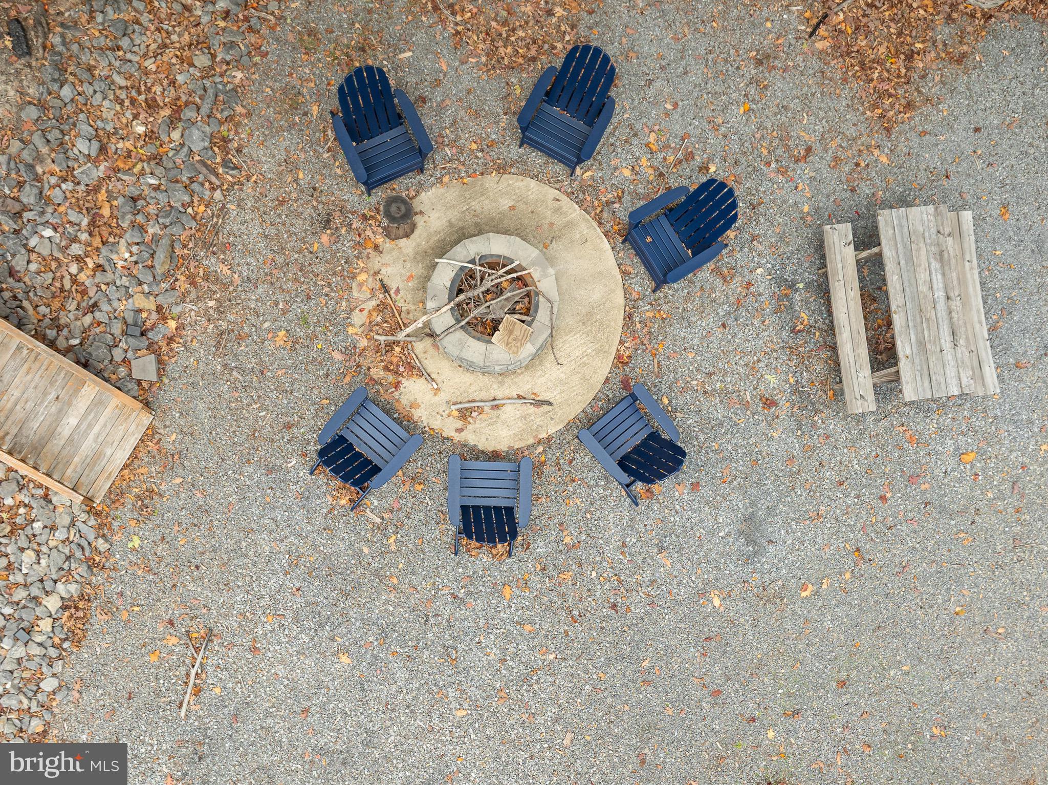 456 Parkside Terrace Berkeley Springs, WV 25411 - Photo 28 of 102 a living room with furniture and a wooden floor