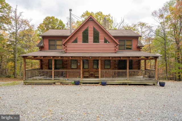 $585,000 | 456 Parkside Terrace, Berkeley Springs, WV 25411