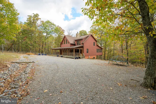 $585,000 | 456 Parkside Terrace, Berkeley Springs, WV 25411