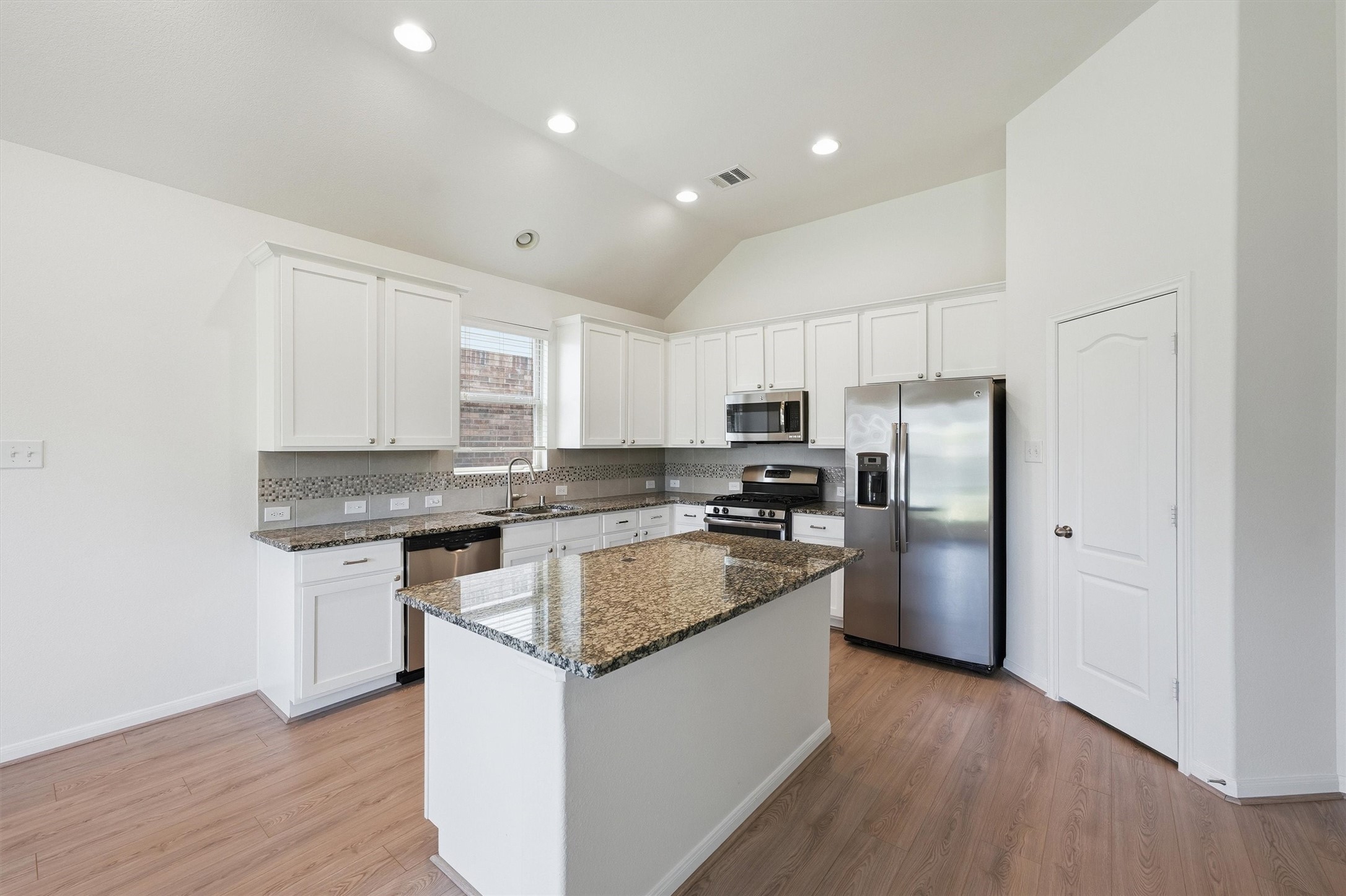 3841 Enchanted Timbers Lane Spring, TX 77386 - Photo 8 of 32