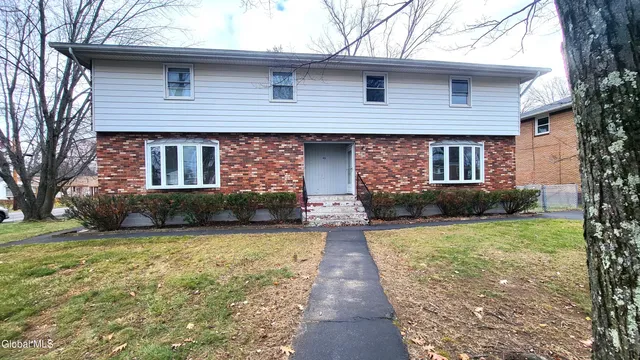 $2,400 | 49 Delafield Drive, Colonie, NY 12205
