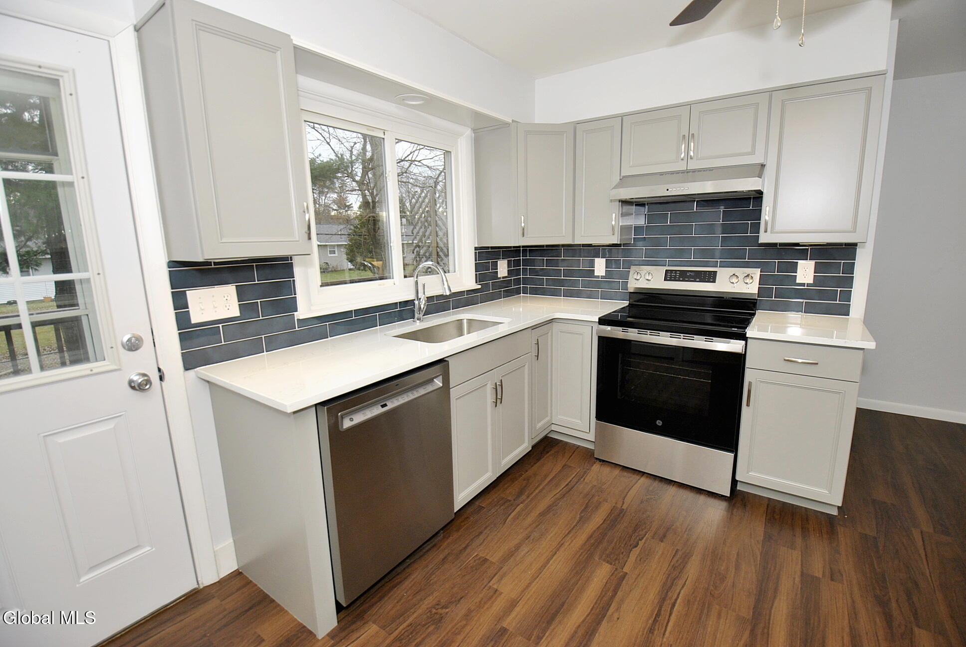 49 Delafield Drive Colonie, NY 12205 - Photo 2 of 29 _DSC0017