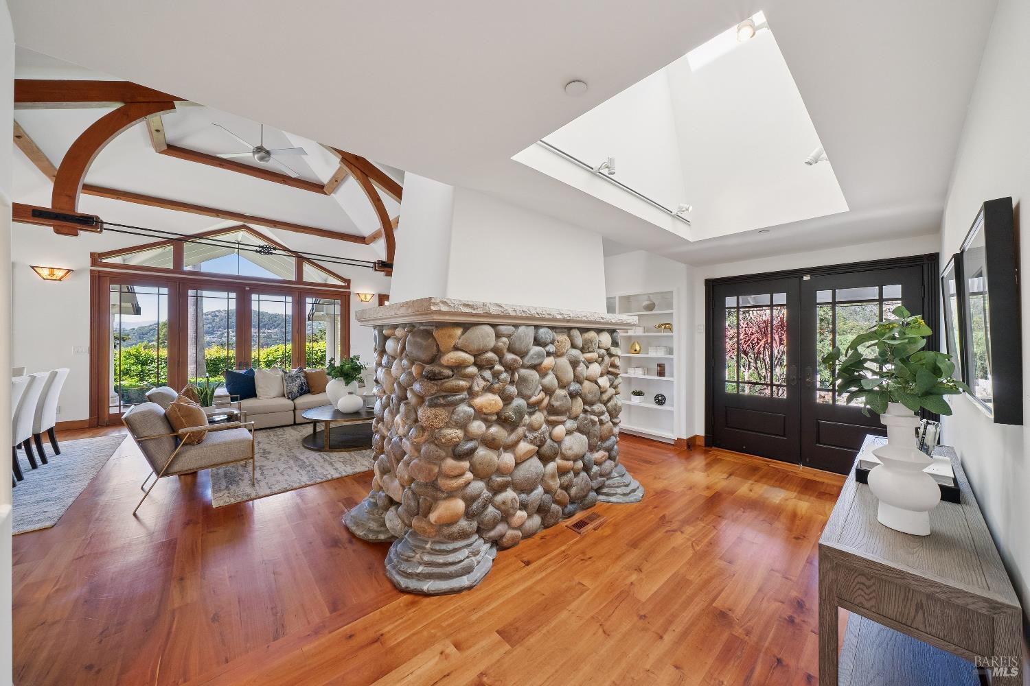 176 Highland Avenue San Rafael, CA 94901 - Photo 12 of 68