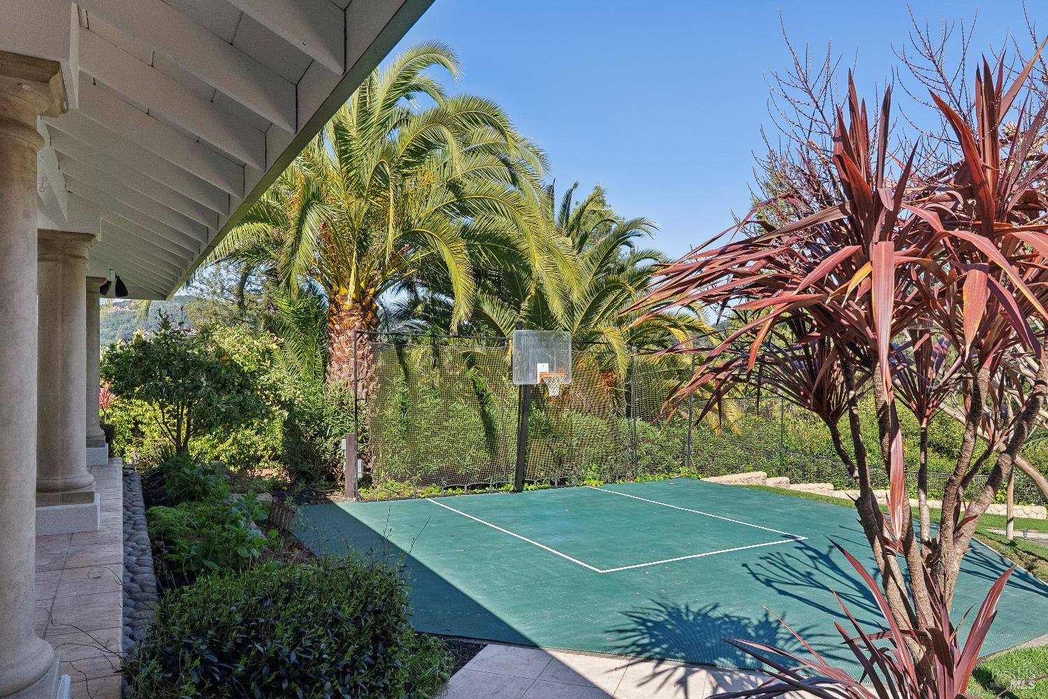 176 Highland Avenue San Rafael, CA 94901 - Photo 9 of 68