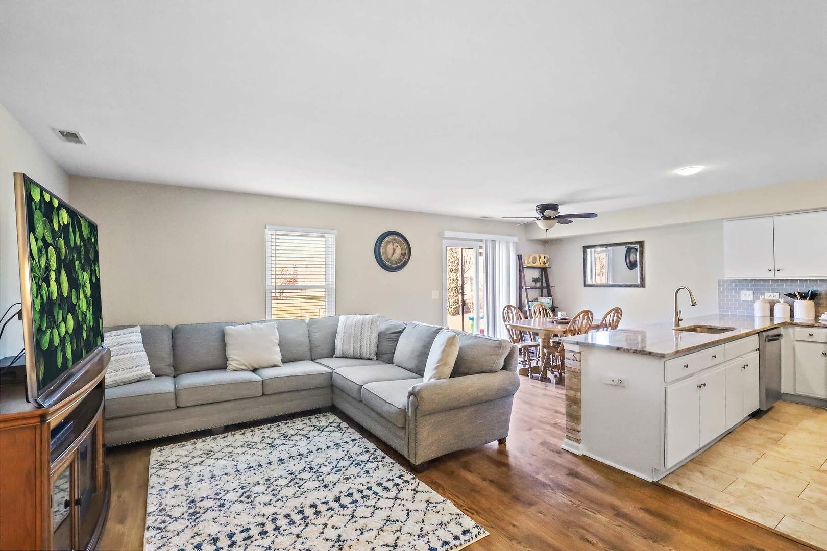 25294 Faraday Road Manhattan, IL 60442 - Photo 9 of 16 a living room with furniture and a rug