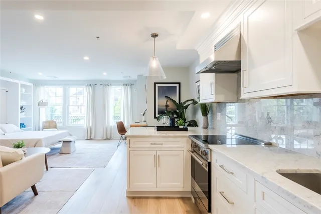 $750,000 | 10 Brown & Howard, Unit 102, Newport, RI 02840