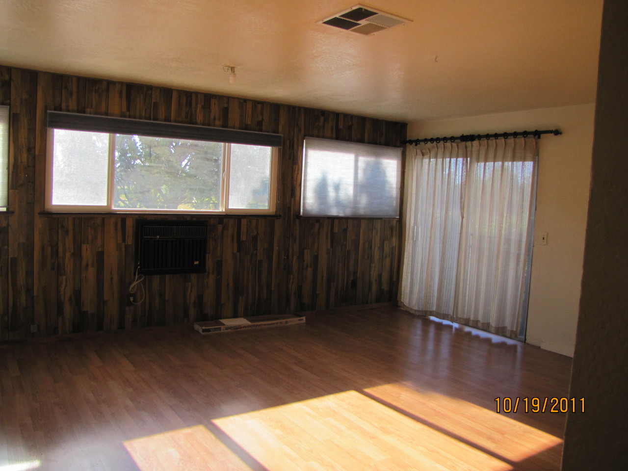 4604 Webb Road Anderson, CA 96007 - Photo 7 of 9 a view of a hallway
