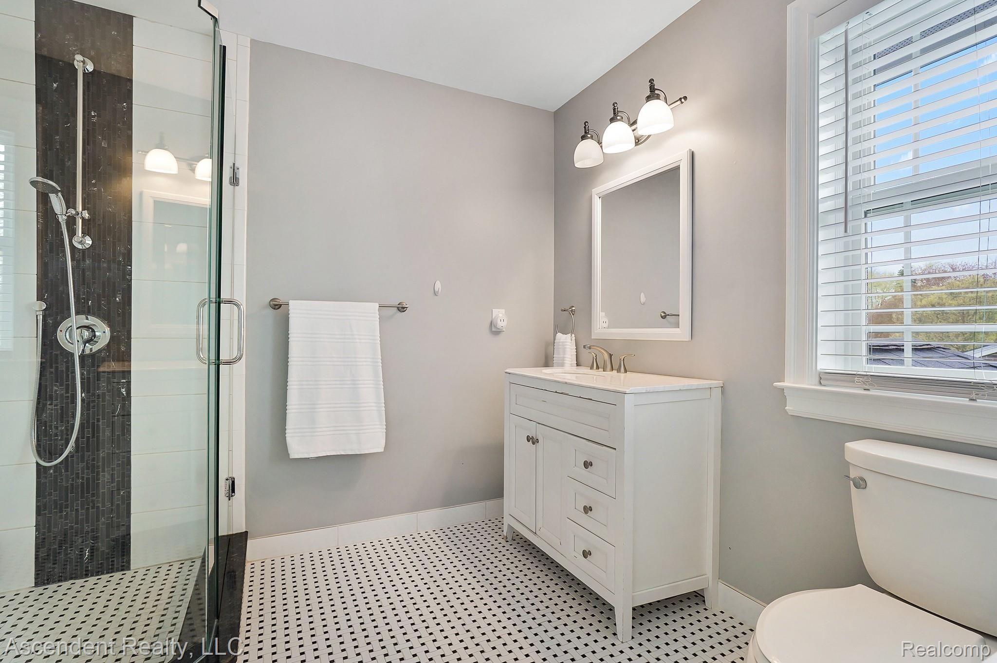 1823 Pembroke Road Birmingham, MI 48009 - Photo 26 of 42 En suite shower bathroom