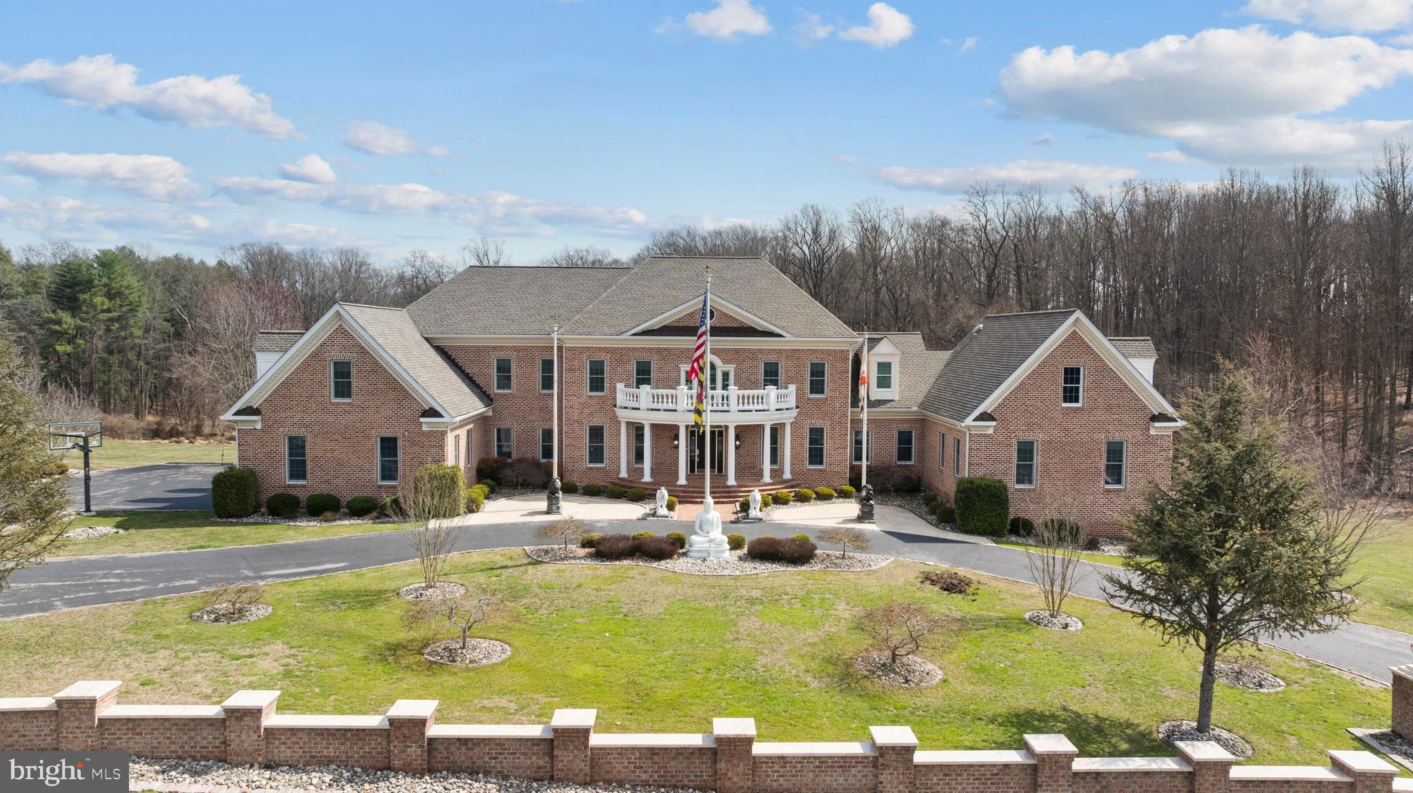 Expansive estate property