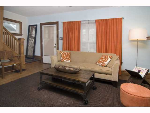 42 East Pacemont Road Columbus, OH 43202 - Photo 3 of 18