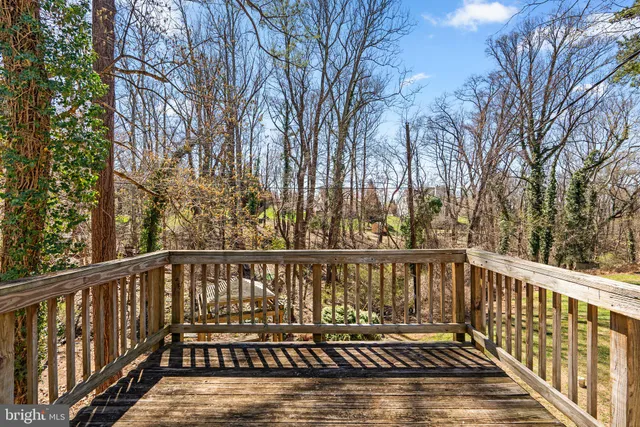 a view of a entrance gate of the house