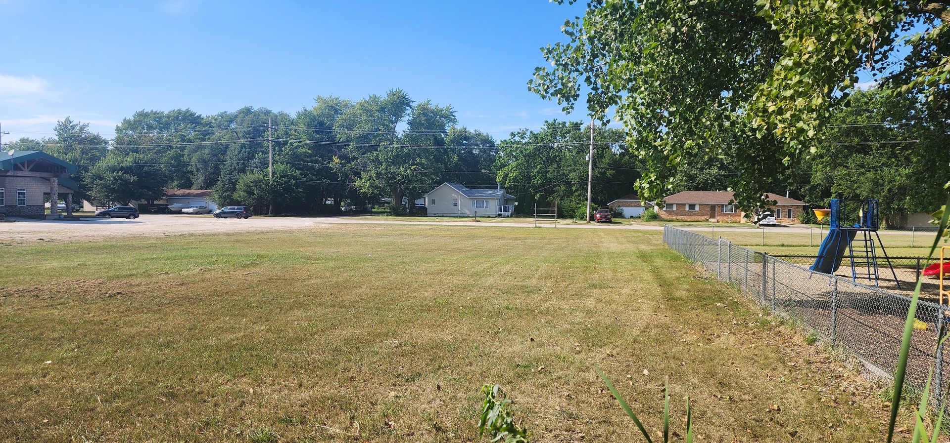 549 West Kennedy Road Braidwood, IL 60408 - Photo 4 of 17 a view of a pool with a yard