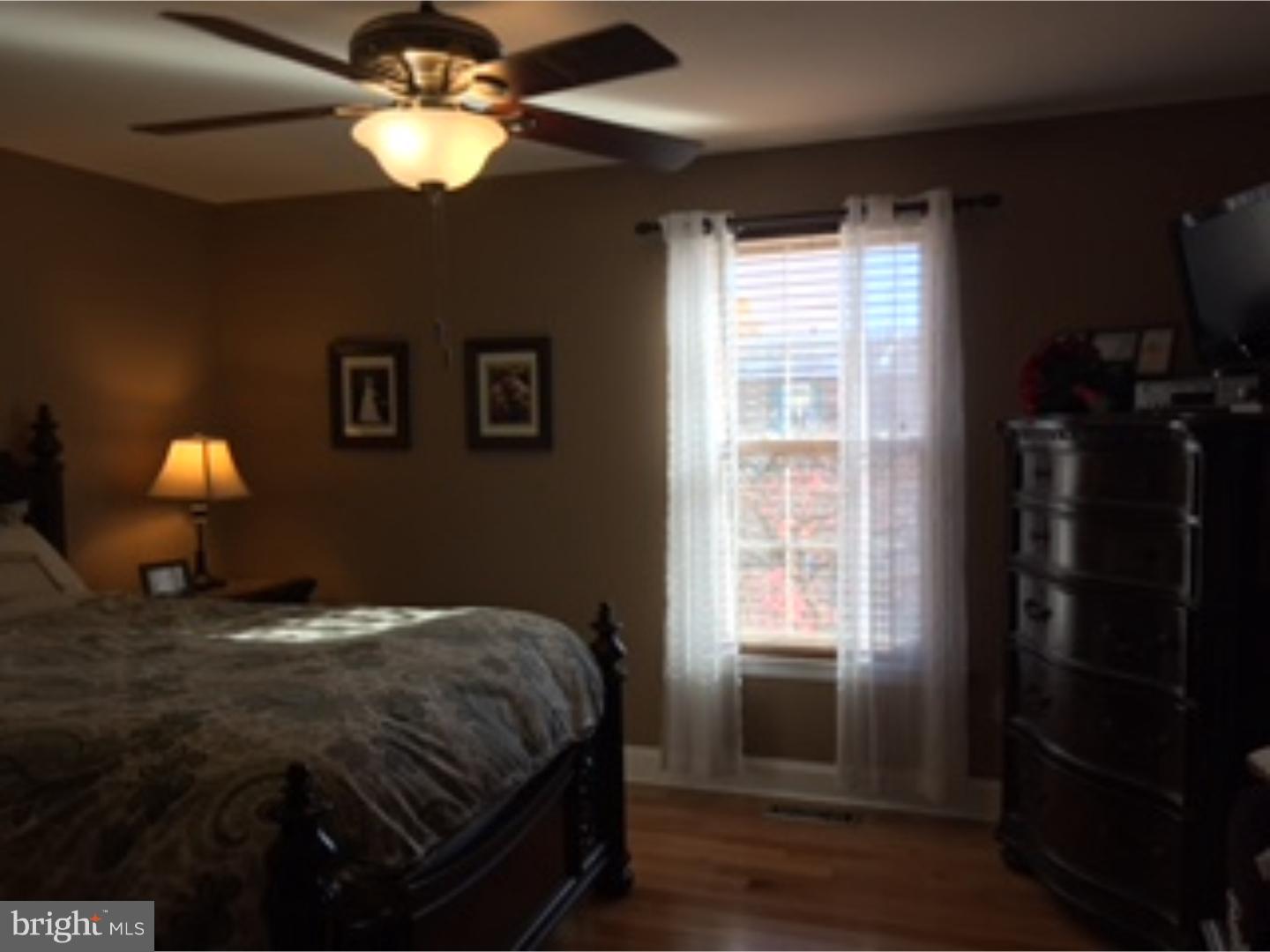 217 Parkdale Road Philadelphia, PA 19154 - Photo 11 of 18 Bedroom - Main