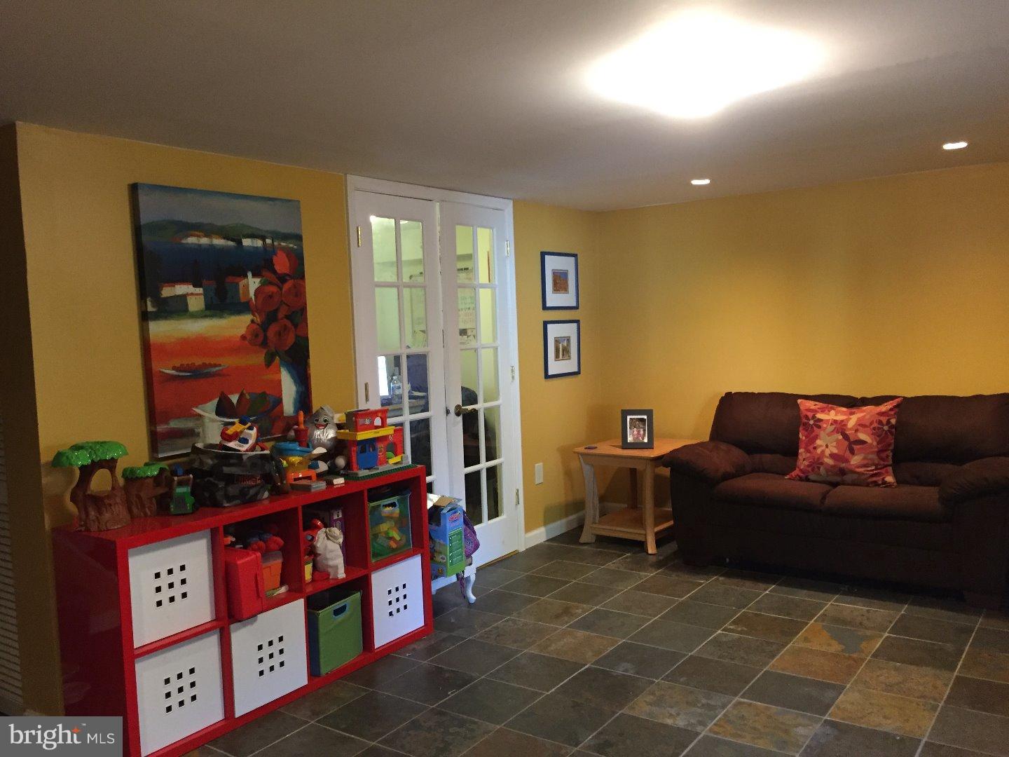 217 Parkdale Road Philadelphia, PA 19154 - Photo 15 of 18 Family Room