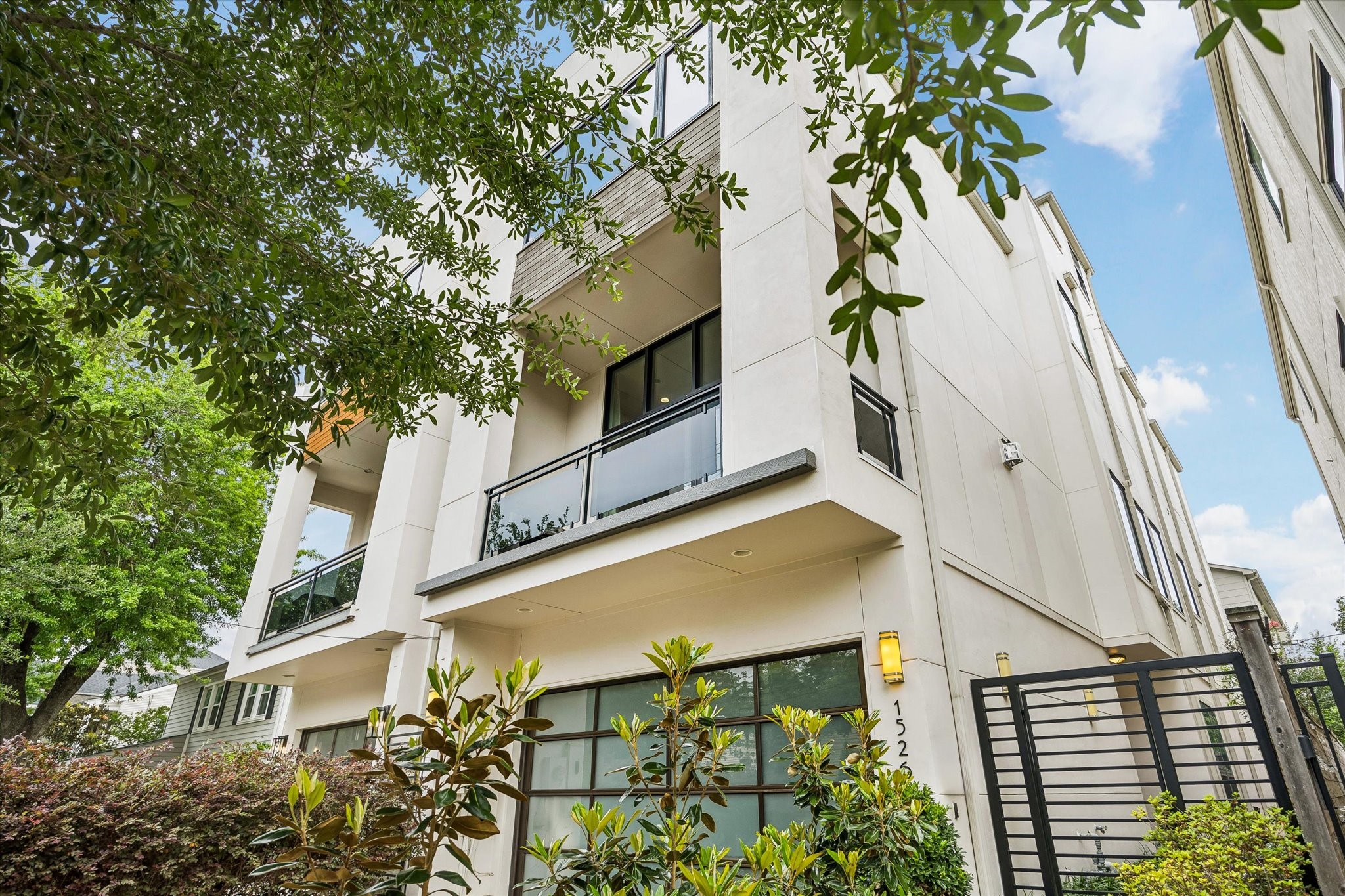 1526 Vermont Street Houston, TX 77006 - Photo 39 of 39 Another view of the front exterior highlighting the home’s soft contemporary architecture and impressive street presence.