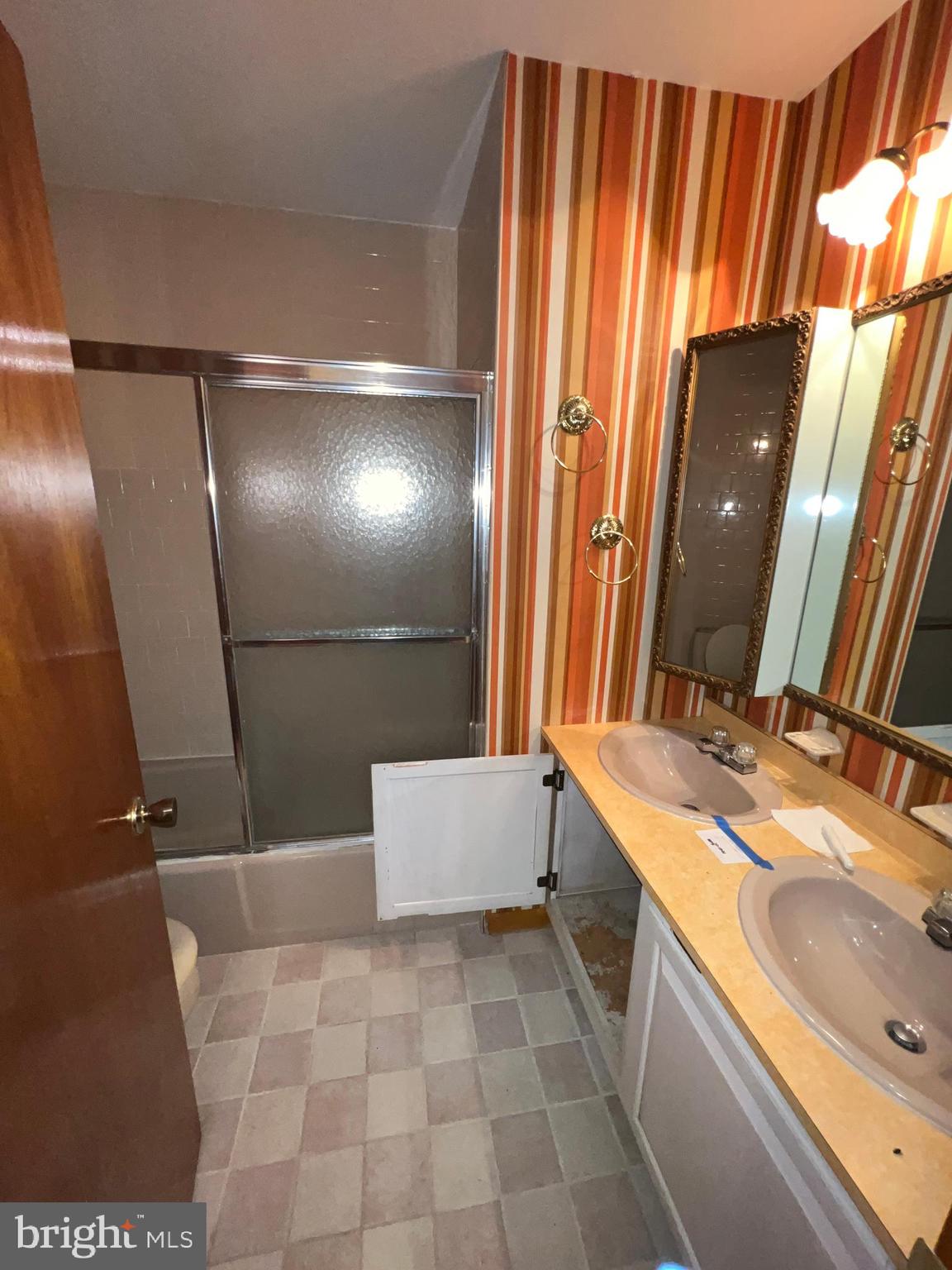 777 Queenstown Road Severn, MD 21144 - Photo 15 of 28 Interior