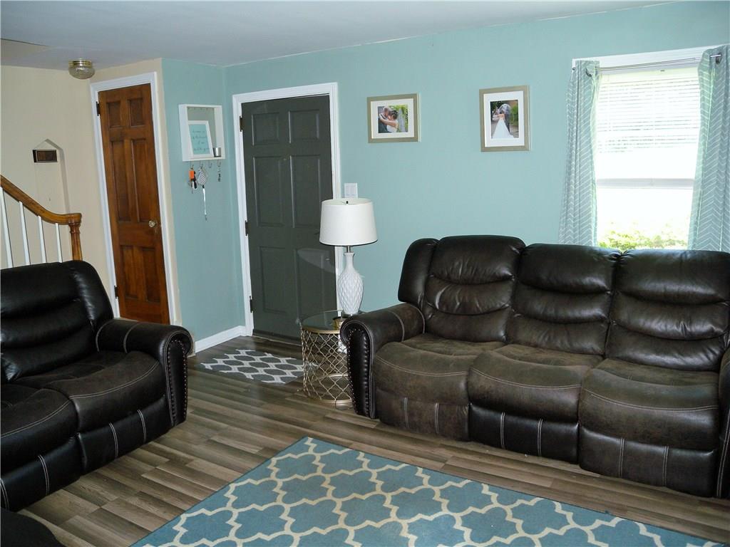 4753 Doyle Road Pittsburgh, PA 15227 - Photo 2 of 25 LIVING ROOM