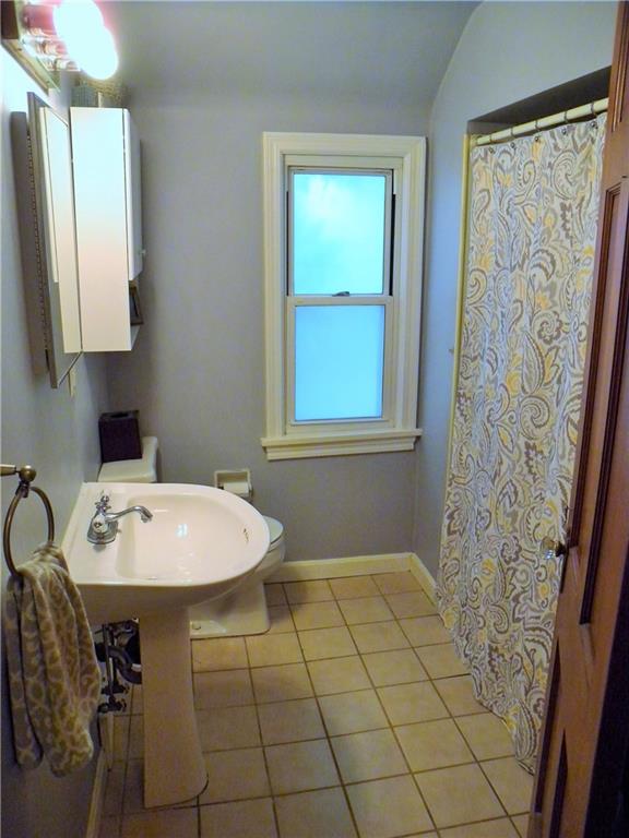 4753 Doyle Road Pittsburgh, PA 15227 - Photo 15 of 25 FULL BATH UPSTAIRS