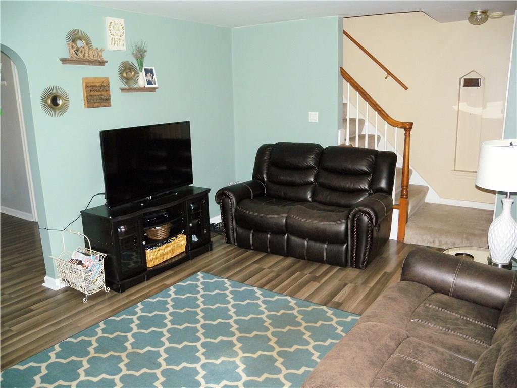 4753 Doyle Road Pittsburgh, PA 15227 - Photo 3 of 25 LIVING ROOM