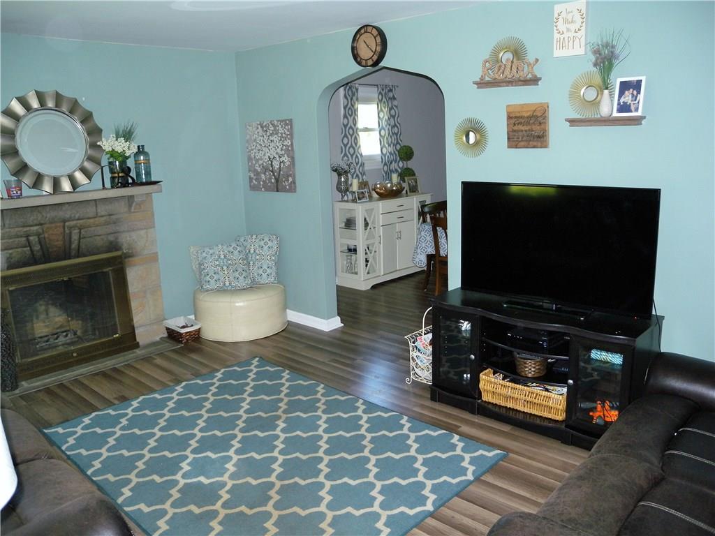 4753 Doyle Road Pittsburgh, PA 15227 - Photo 6 of 25 LIVING ROOM