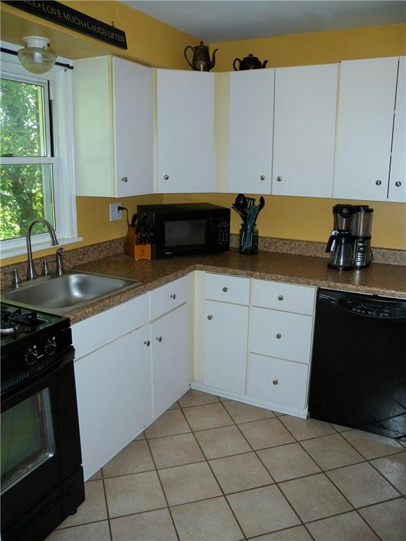 4753 Doyle Road Pittsburgh, PA 15227 - Photo 10 of 25 KITCHEN