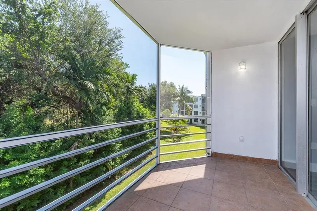 $219,500 | 1101 Northeast 191st Street, Unit H301, Miami, FL 33179