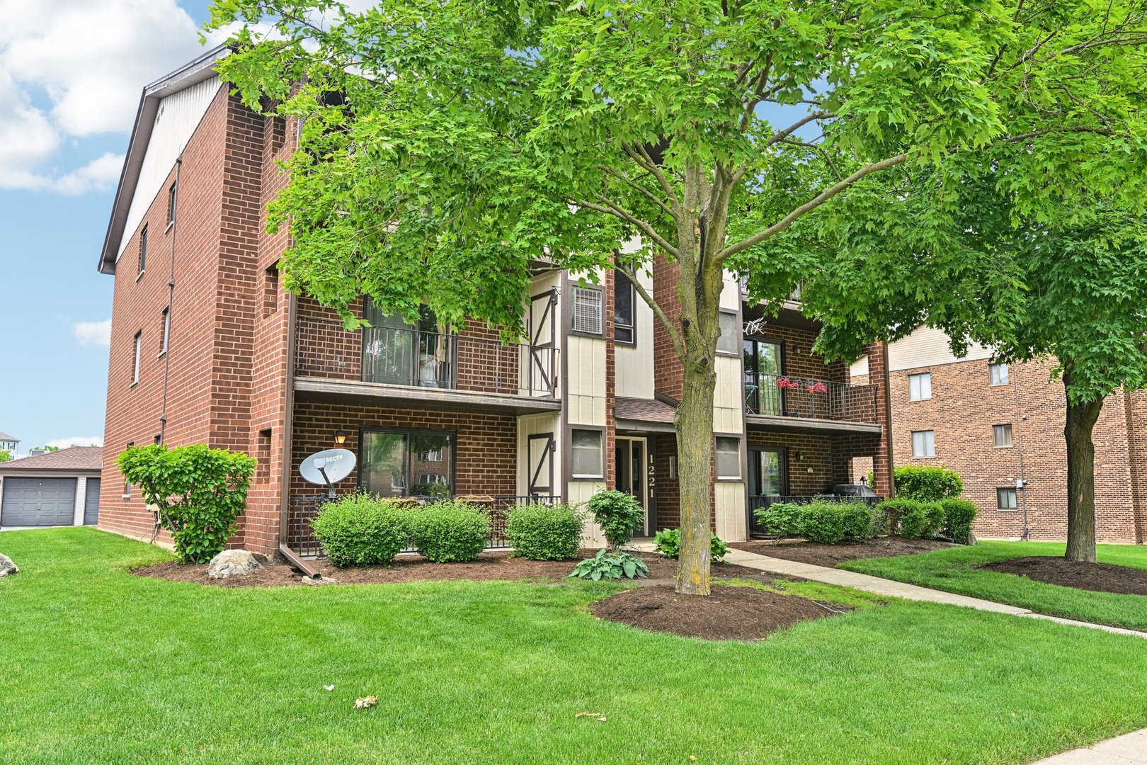 1221 Chalet Road, Unit 101 Naperville, IL 60563 - Photo 17 of 18 Gallery Image 17