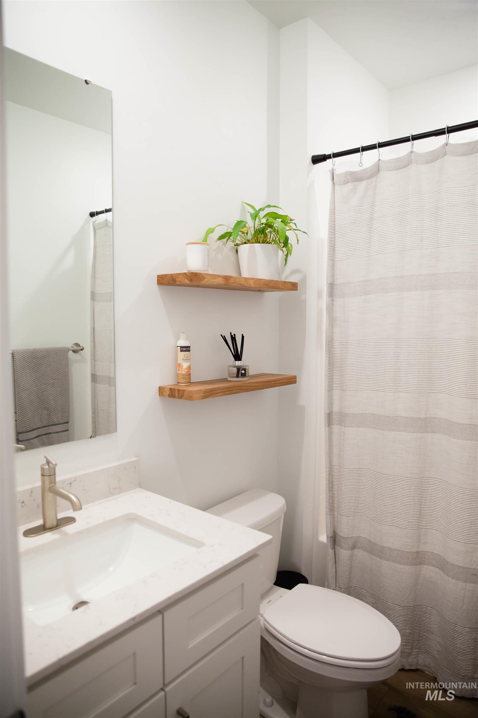 151 Insight Court Middleton, ID 83644 - Photo 17 of 35 main level bathroom