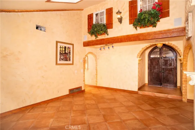 a view of entryway with a front door