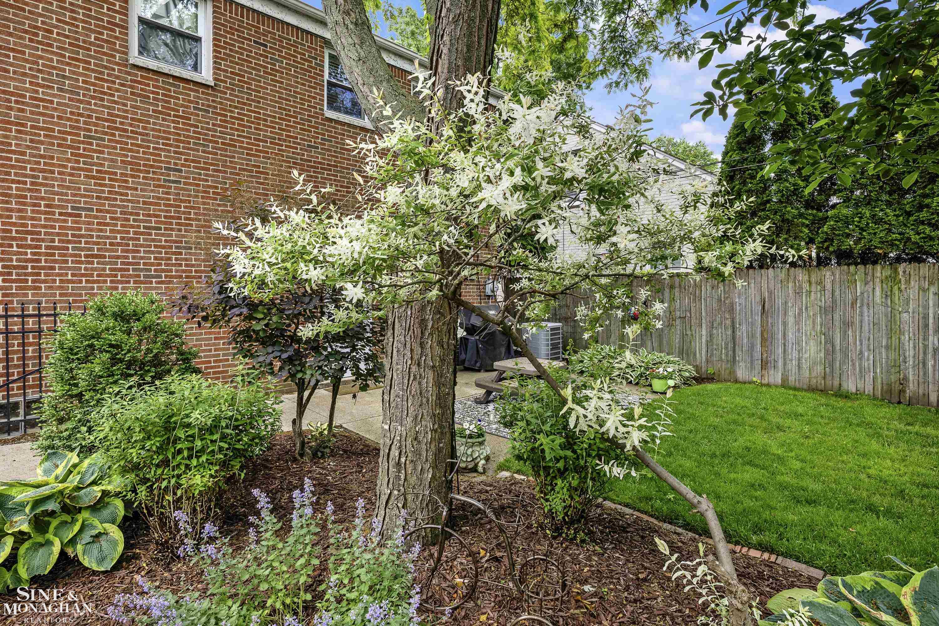 1984 Lancaster Street Grosse Pointe Woods, MI 48236 - Photo 24 of 33