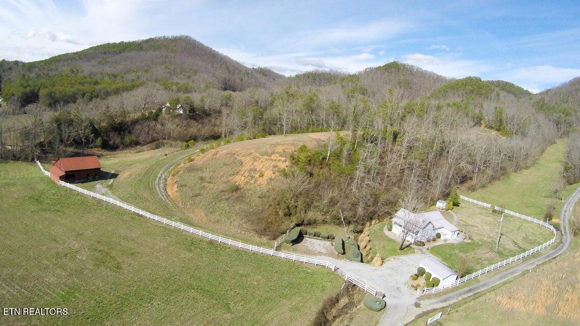 634 Old Cedar Creek Road Townsend, TN 37882 - Photo 4 of 20 5 634