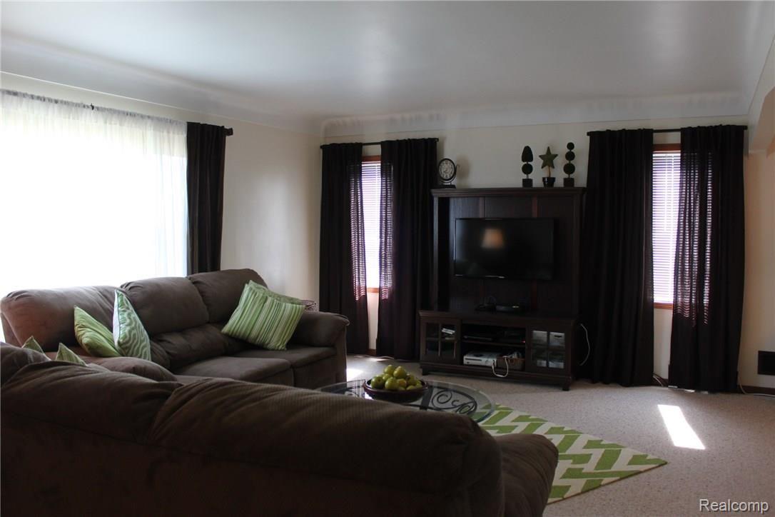 3187 North Custer Road Monroe, MI 48162 - Photo 3 of 37 IMG_4046.JPG