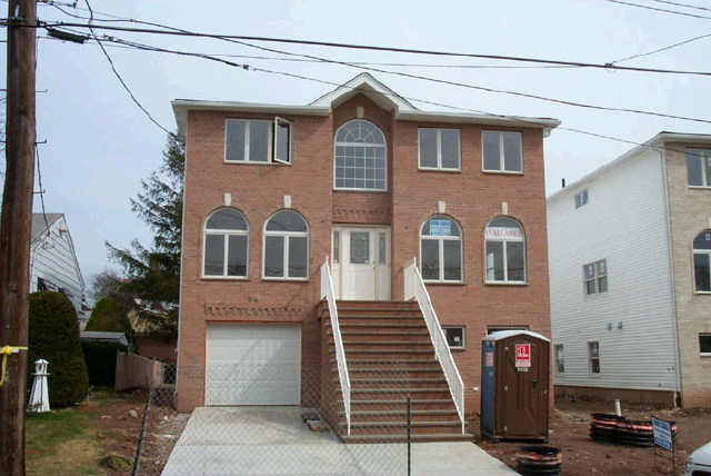 175 Radcliff Road Staten Island, NY 10305 - Photo 1 of 1 Primary Photo
