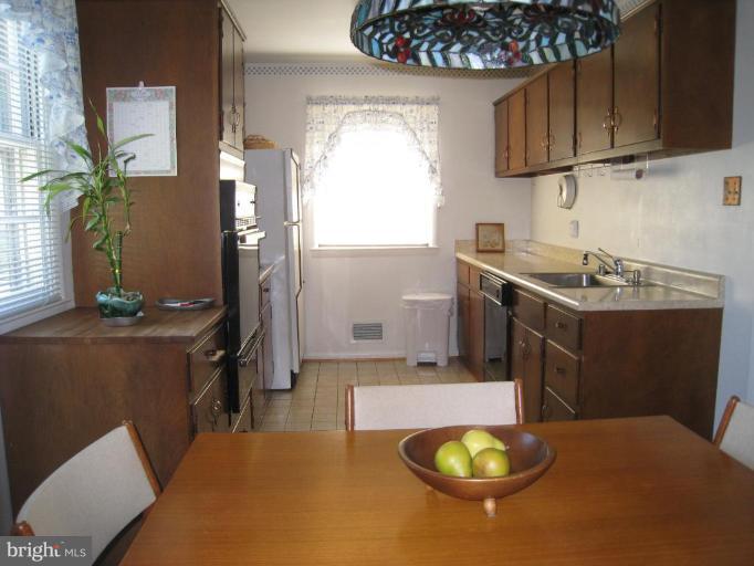1108 Colony Ridge Road Odenton, MD 21113 - Photo 4 of 25 Kitchen