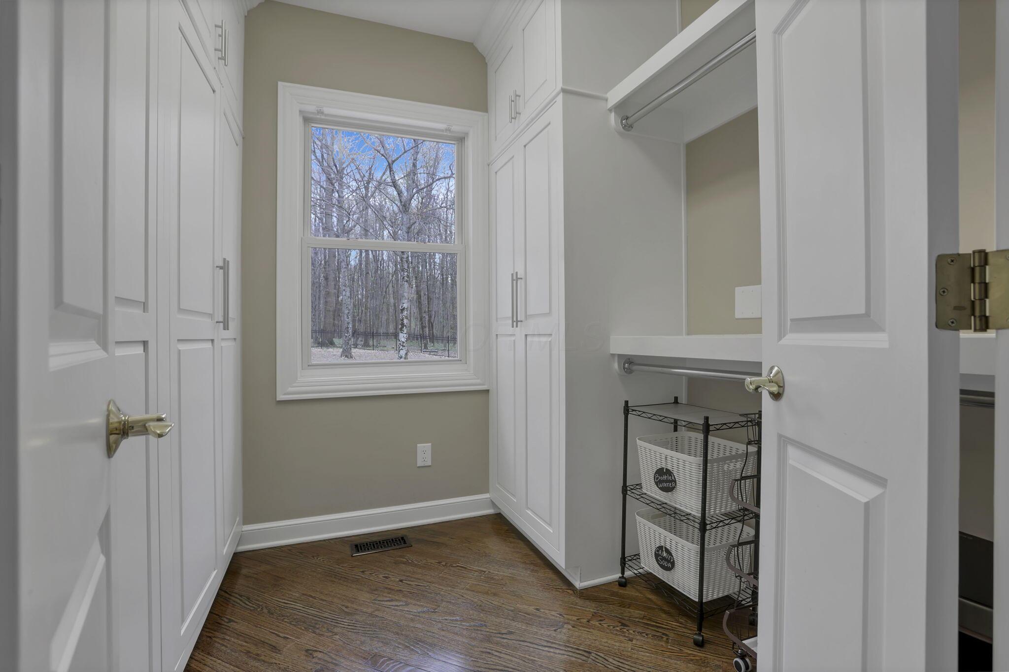 7341 Hollow Road Southwest Pataskala, OH 43062 - Photo 24 of 102 Butlers Pantry