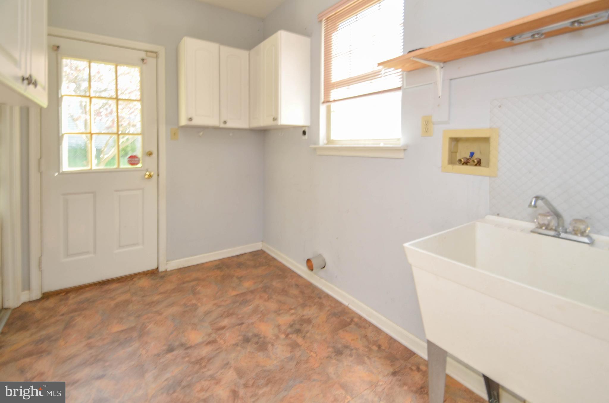 5382 Princeton Road Macungie, PA 18062 - Photo 27 of 33 a bathroom with a bathtub and window