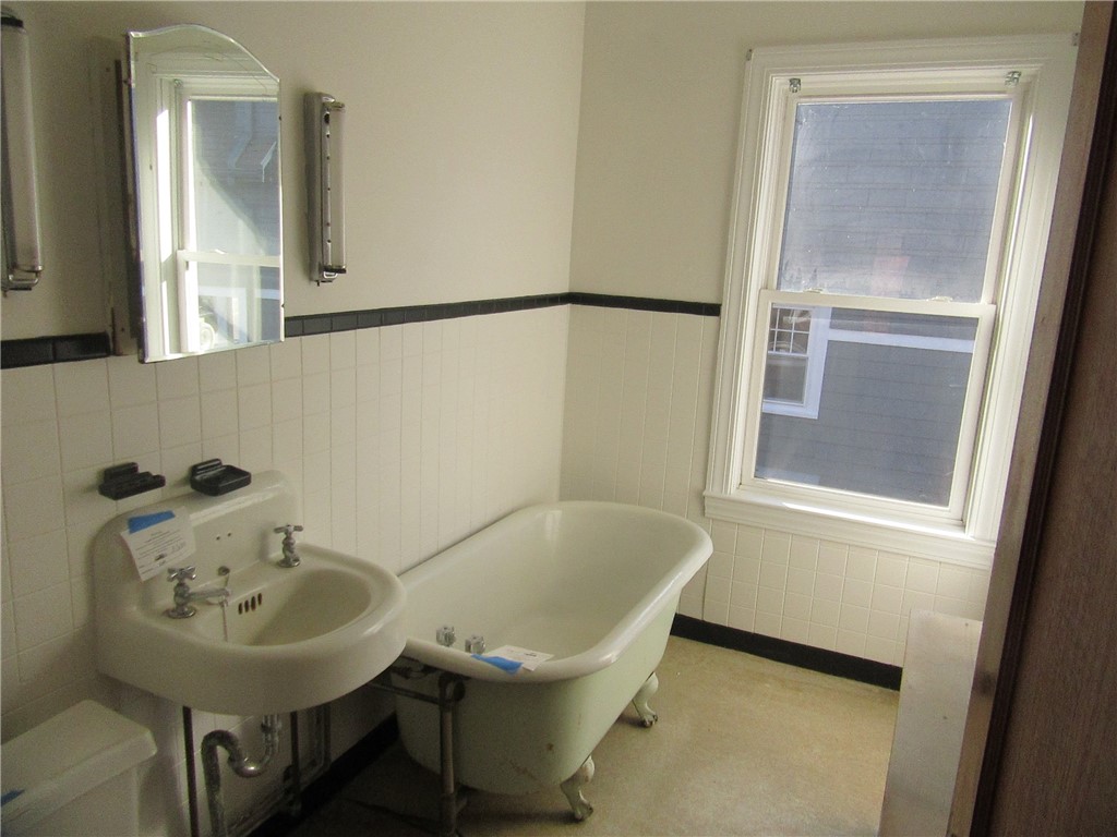 589 Gaskill Street Woonsocket, RI 02895 - Photo 15 of 21