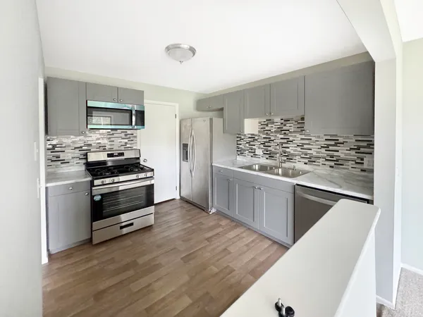 $2,195 | 1540 Heather Court, Unit C1, Wheeling, IL 60090