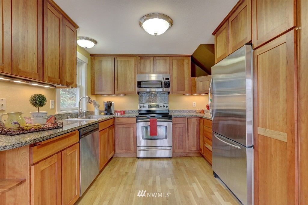 11700 Two Creeks Road Northeast Bainbridge Island, WA 98110 - Photo 7 of 18