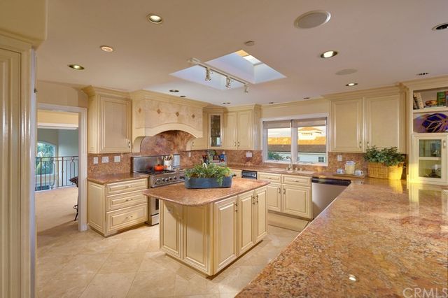 $3,400,000 | 810 Kings Road, Newport Beach, CA 92663