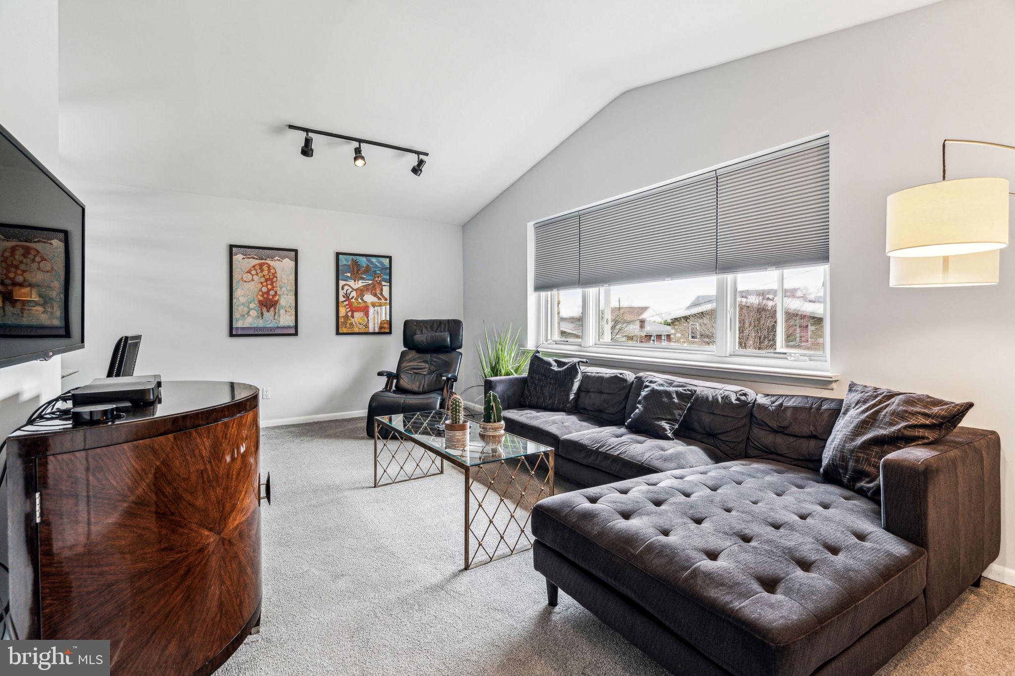 741 Charette Road Philadelphia, PA 19115 - Photo 1 of 28 Living Room