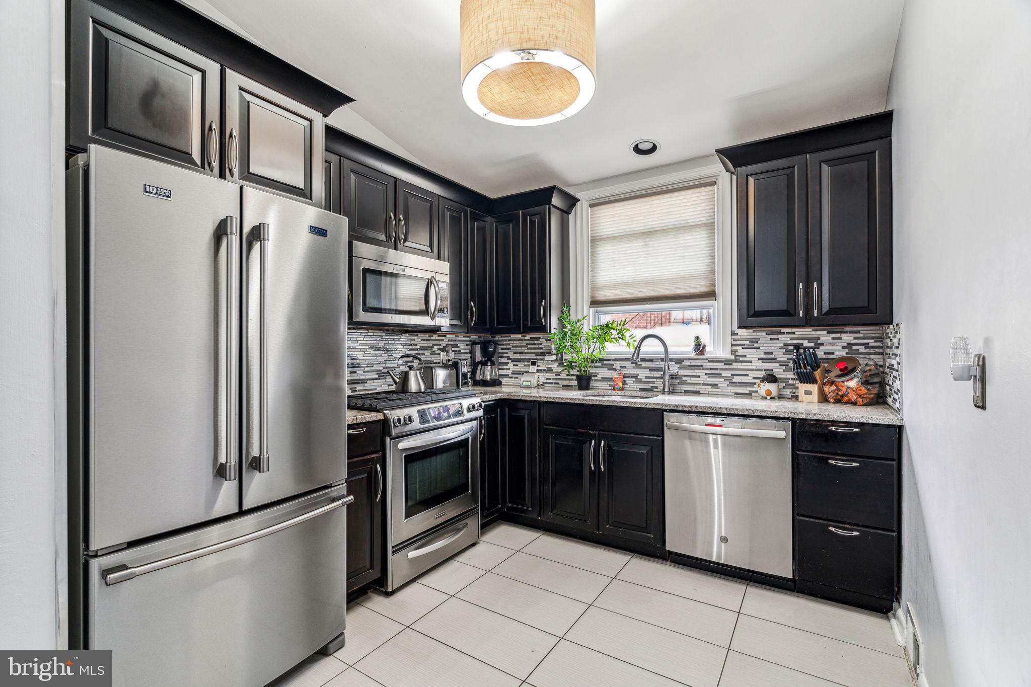 741 Charette Road Philadelphia, PA 19115 - Photo 5 of 28 Kitchen