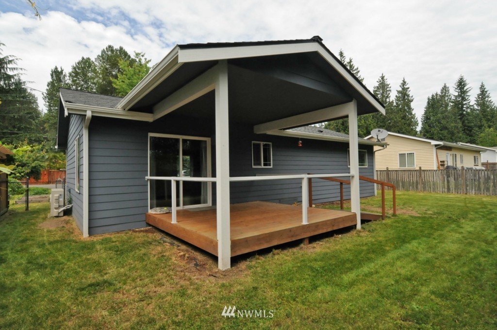 19529 1st Drive Southeast Bothell, WA 98012 - Photo 3 of 12 Gallery Image 3