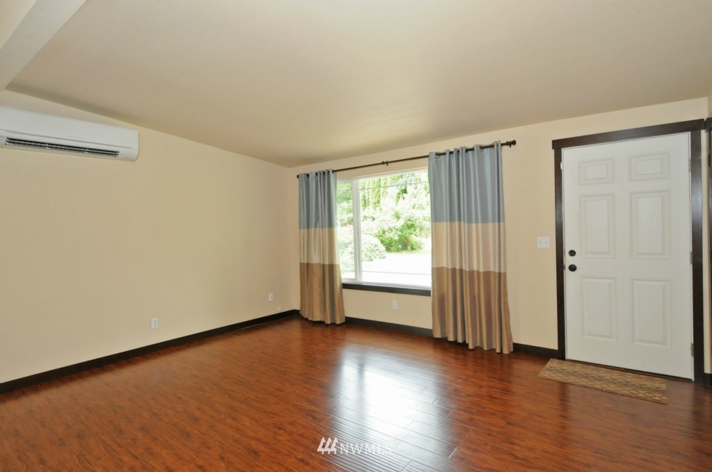 19529 1st Drive Southeast Bothell, WA 98012 - Photo 5 of 12 Gallery Image 5
