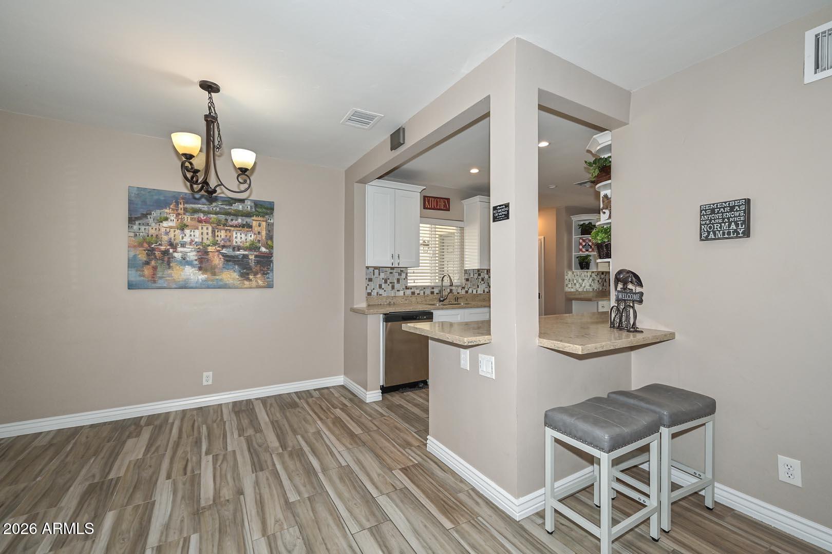 2032 East Cheery Lynn Road Phoenix, AZ 85016 - Photo 4 of 32 Kitchen-Breakfast Room