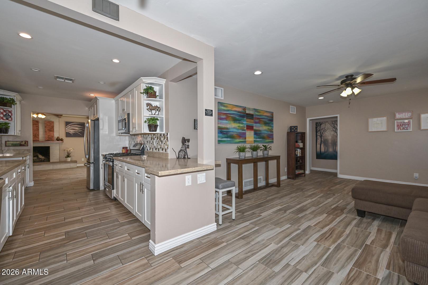 2032 East Cheery Lynn Road Phoenix, AZ 85016 - Photo 5 of 32 Living Room-Kitchen