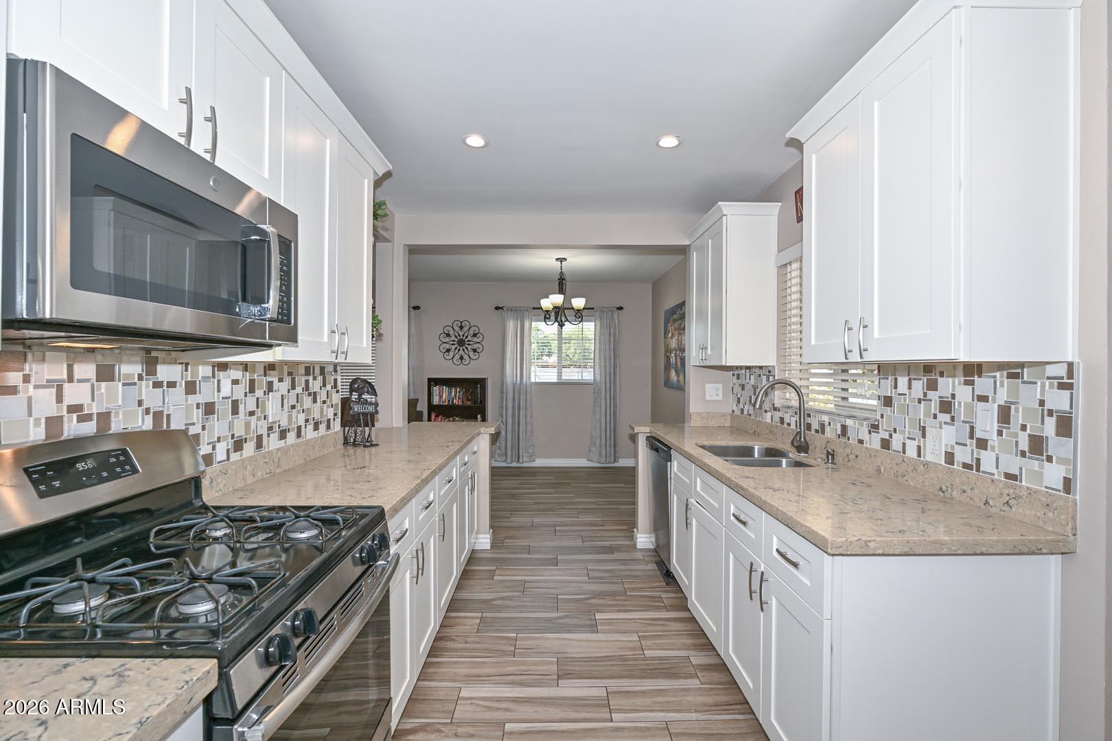 2032 East Cheery Lynn Road Phoenix, AZ 85016 - Photo 6 of 32 Kitchen