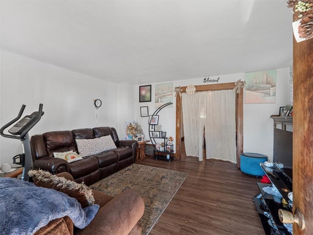 1108 Walnut Street Monaca, PA 15061 - Photo 5 of 32