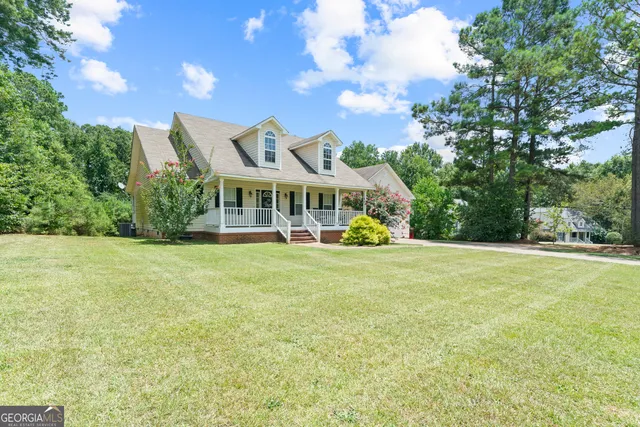 a view of a house with a big yard
