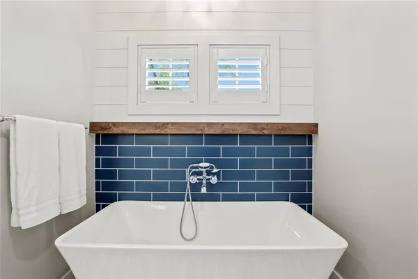 $1,375,000 | 65 Hillcrest Drive, Tool, TX 75143